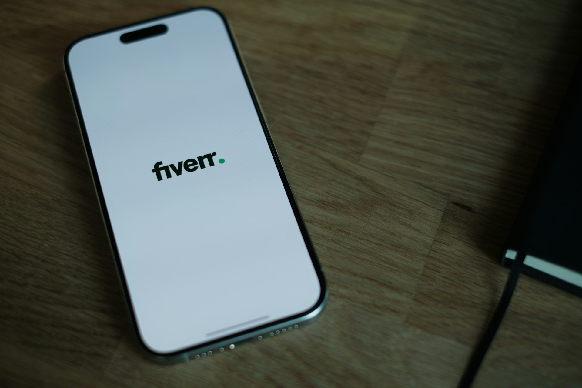 Sites Like Fiverr: 7 Best Alternatives for Freelancers & Clients