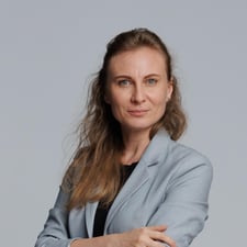 Link: Alina Axane | Conectez oameni, emoții și locuri.